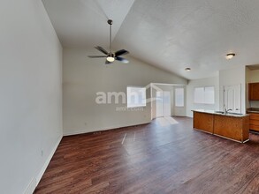 8073 S Madison Nan Dr in West Jordan, UT - Building Photo - Building Photo