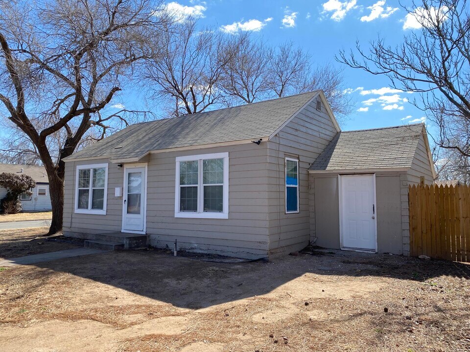 2001 25th St in Lubbock, TX - Building Photo
