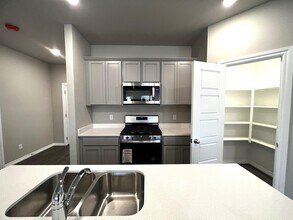 2717 Dennis Drive in Oklahoma City, OK - Building Photo - Building Photo