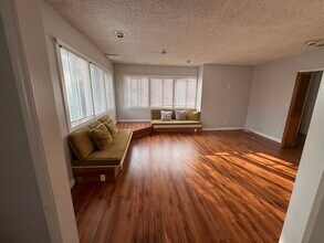 5208 Wilkinson Ave, Unit 4 in Los Angeles, CA - Foto de edificio - Building Photo