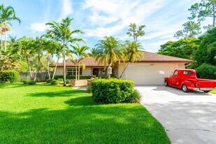 12101 Tumbleweed Ct in Wellington, FL - Building Photo