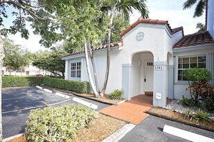 1361 Cottonwood Cir in Weston, FL - Building Photo