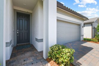 758 SE Courances Dr in Port St. Lucie, FL - Building Photo - Building Photo