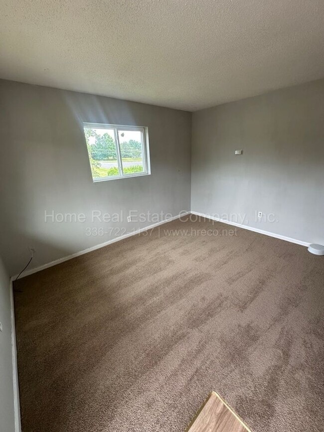 1004 Salisbury St in Kernersville, NC - Building Photo - Building Photo