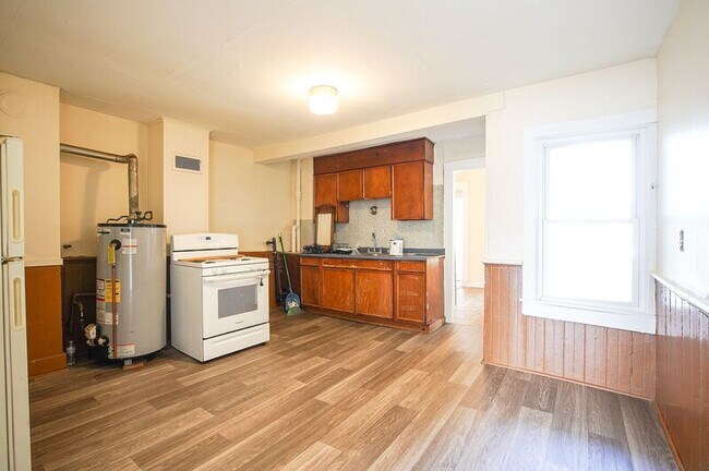 34 Joy St in Ludlow, MA - Building Photo - Building Photo