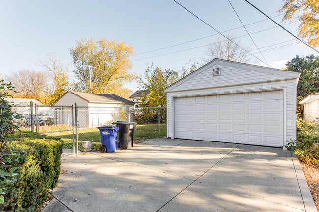 440 Alter Rd, Unit #1 in Detroit, MI - Foto de edificio - Building Photo