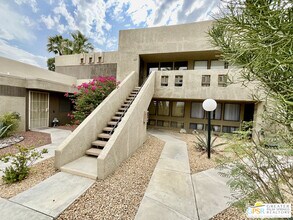 425 Bradshaw E Ln in Palm Springs, CA - Building Photo - Building Photo