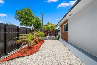 4301 NW 4th St in Miami, FL - Building Photo - Building Photo
