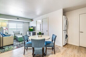 11350 E Peakview Ave in Englewood, CO - Building Photo - Building Photo