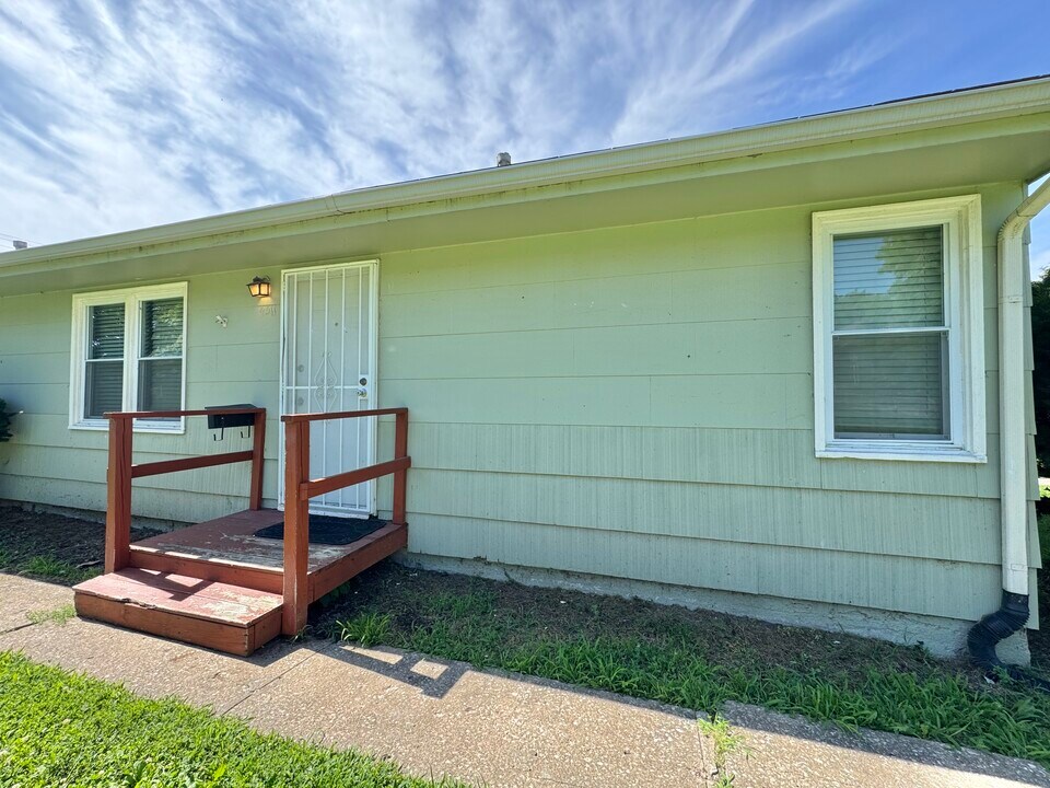 4511 Virginia Ave, Unit 1 in Kansas City, MO - Foto de edificio