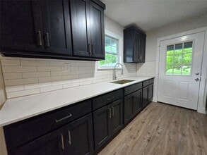 411 W 4th St in Flatonia, TX - Building Photo - Building Photo