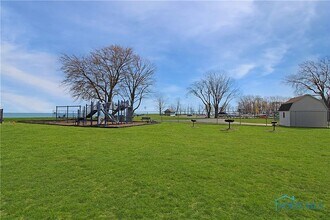 206 W Lakeshore Dr, Unit 206 Lakeshore Unit C in Port Clinton, OH - Foto de edificio - Building Photo