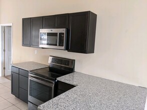 3326 Ruckle St, Unit Rear Apartment in Indianapolis, IN - Foto de edificio - Building Photo