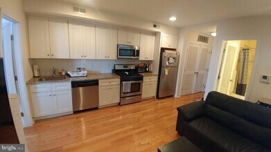 1904 W Girard Ave in Philadelphia, PA - Building Photo - Building Photo