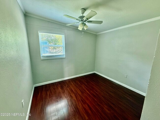 property at 1914 Brookview Dr S