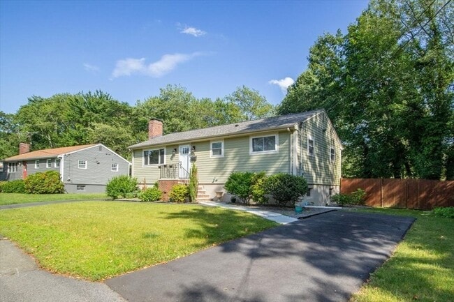 58 Rustcraft Rd in Dedham, MA - Building Photo - Building Photo
