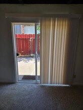 581 E 5th Ave, Unit F in Chico, CA - Foto de edificio - Building Photo