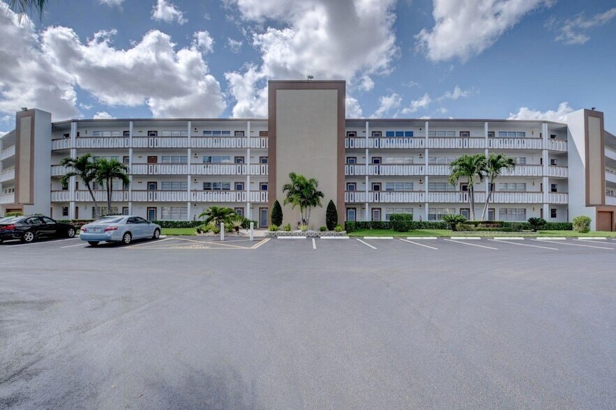 2009 Cornwall A in Boca Raton, FL - Building Photo