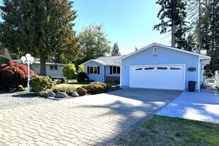 306 E Dunbar Ln in Camano Island, WA - Building Photo