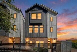 334 Eastwood St in Houston, TX - Building Photo