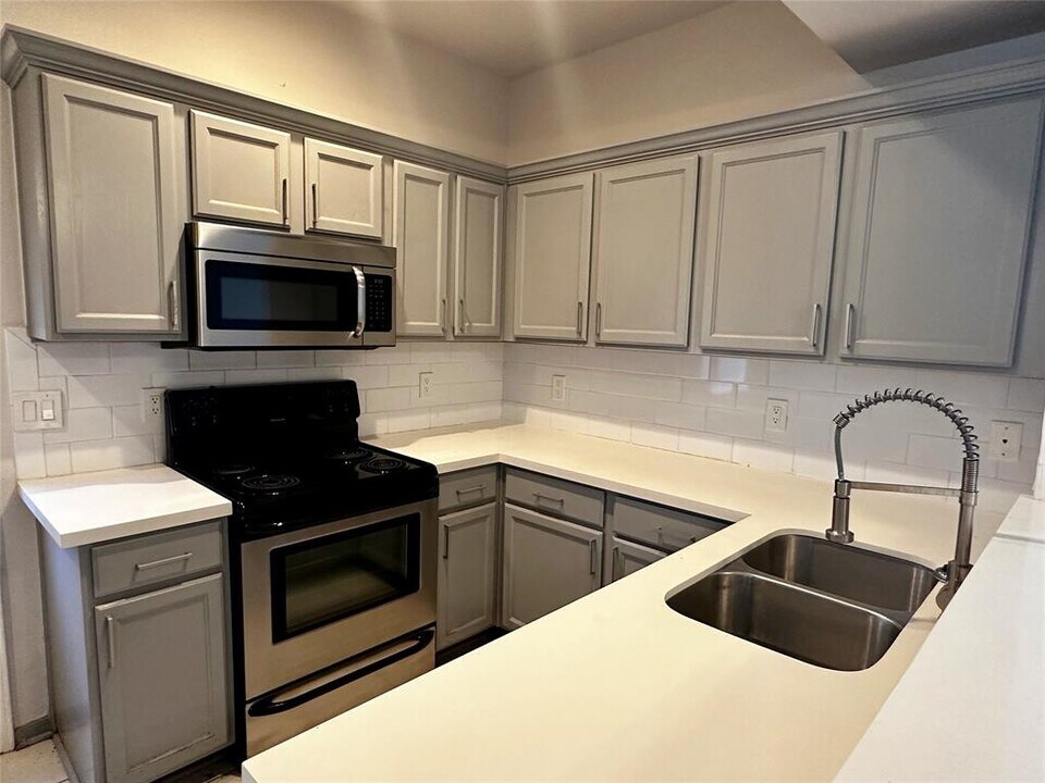 3738 Lehall St in Houston, TX - Building Photo