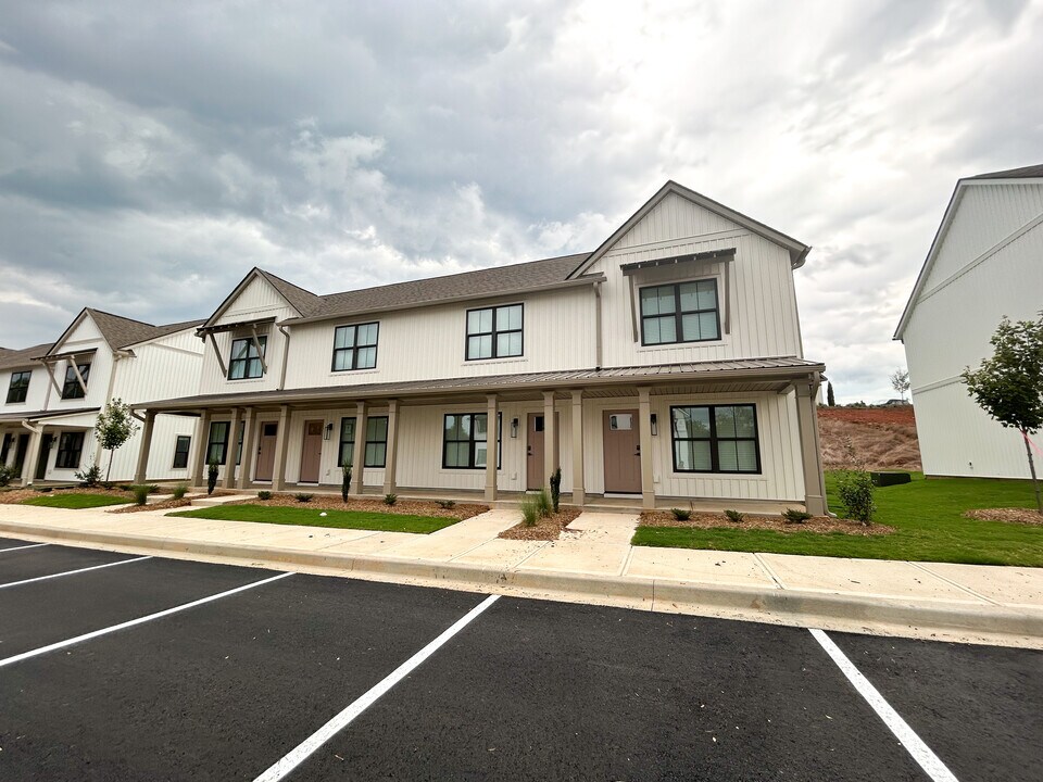 Maverick Hills in Central, SC - Foto de edificio