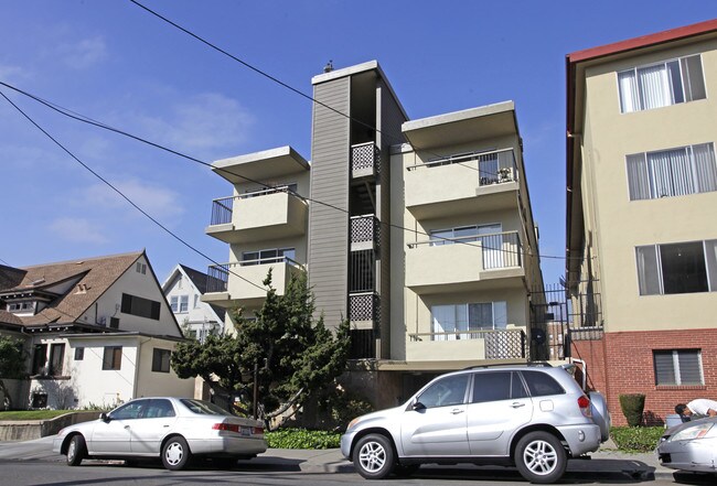 465 Lee St in Oakland, CA - Foto de edificio - Building Photo