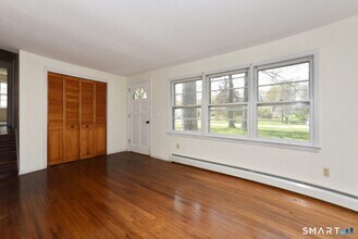 18 Old Young St in East Hampton, CT - Building Photo - Building Photo