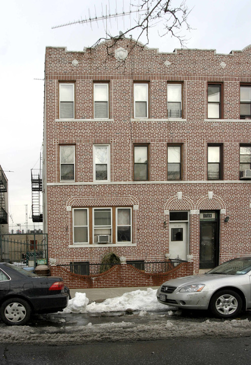 1735 Dahill Rd in Brooklyn, NY - Foto de edificio