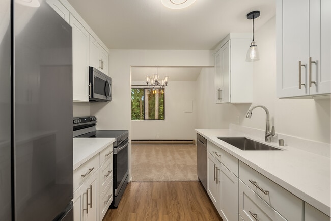 5502 220th St SW, Unit #D303 in Mountlake Terrace, WA - Building Photo - Building Photo