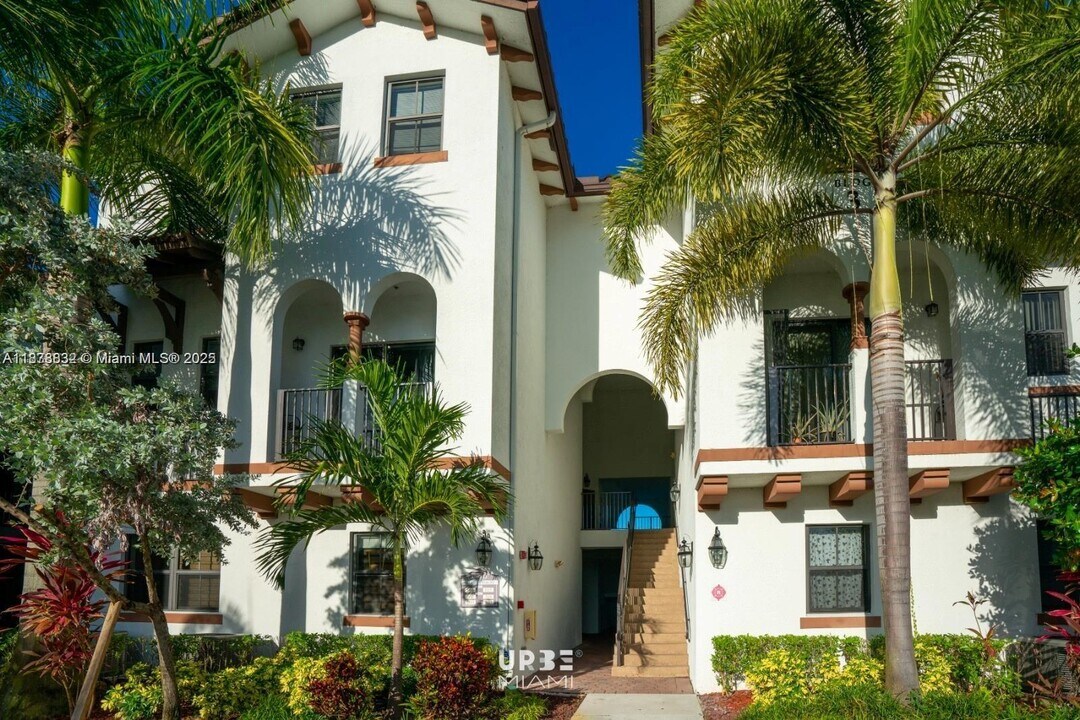 10630 NW 88th St in Doral, FL - Building Photo