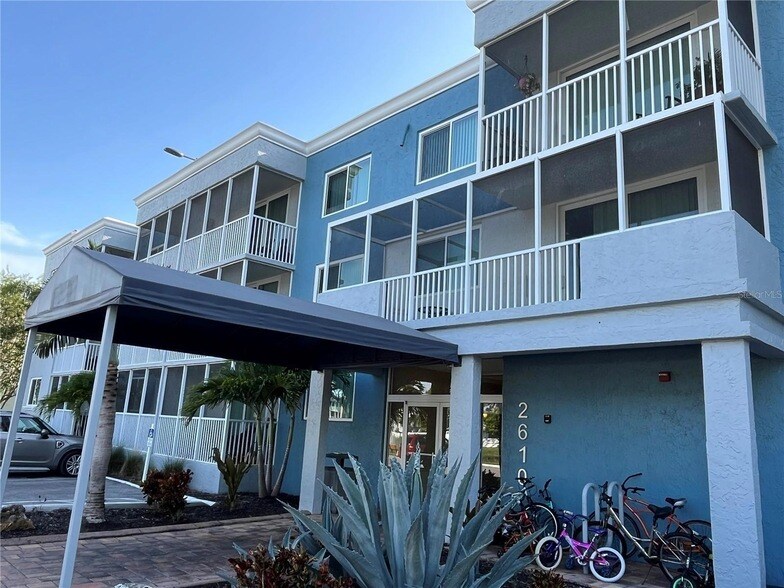 2610 Coconut Bay Ln, Unit 715 in Sarasota, FL - Foto de edificio