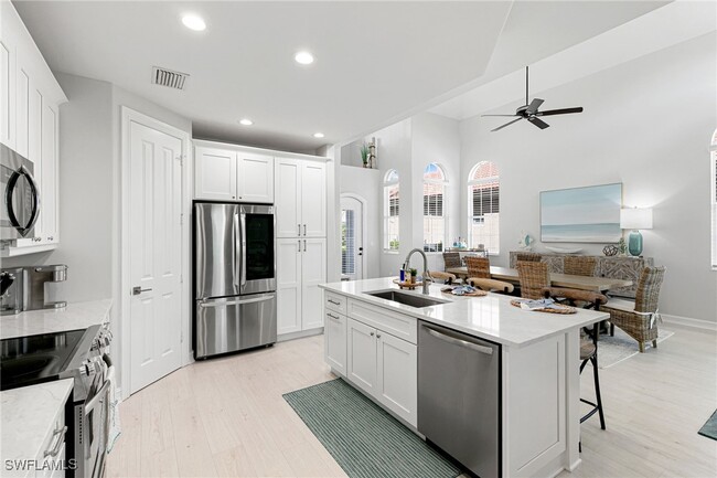 6096 Dogleg Dr in Naples, FL - Building Photo - Building Photo