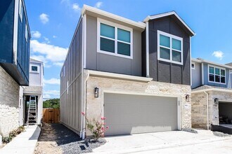 9824 Rugged Oaks Dr in Houston, TX - Building Photo - Building Photo