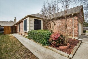 903 Palomino Dr in Euless, TX - Building Photo