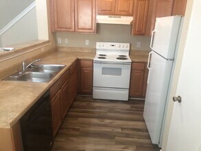 7811 Kingsbury Wood in San Antonio, TX - Building Photo - Building Photo