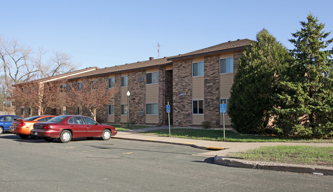 Elk Ridge Manor in Elk River, MN - Foto de edificio - Building Photo