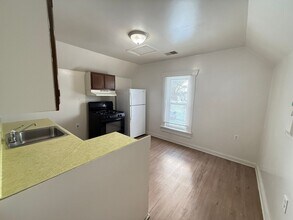 1206 Pringle Ave in Jackson, MI - Building Photo - Building Photo