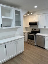 11025 Kittridge St, Unit 133 in North Hollywood, CA - Building Photo - Building Photo