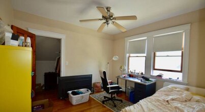 66 Perthshire Rd, Unit 2 in Boston, MA - Foto de edificio - Building Photo