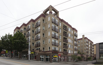 Plaza del Sol Condominiums in Seattle, WA - Building Photo - Building Photo