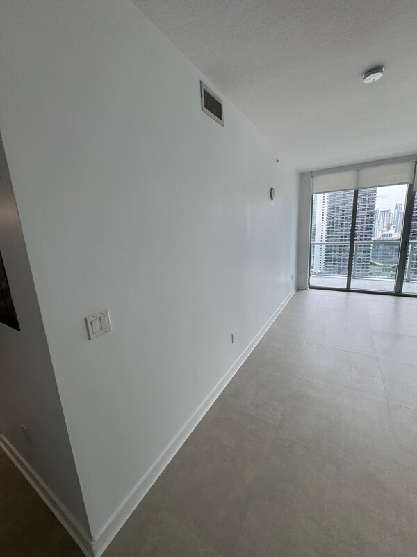 1111 SW 1st Ave in Miami, FL - Building Photo - Building Photo