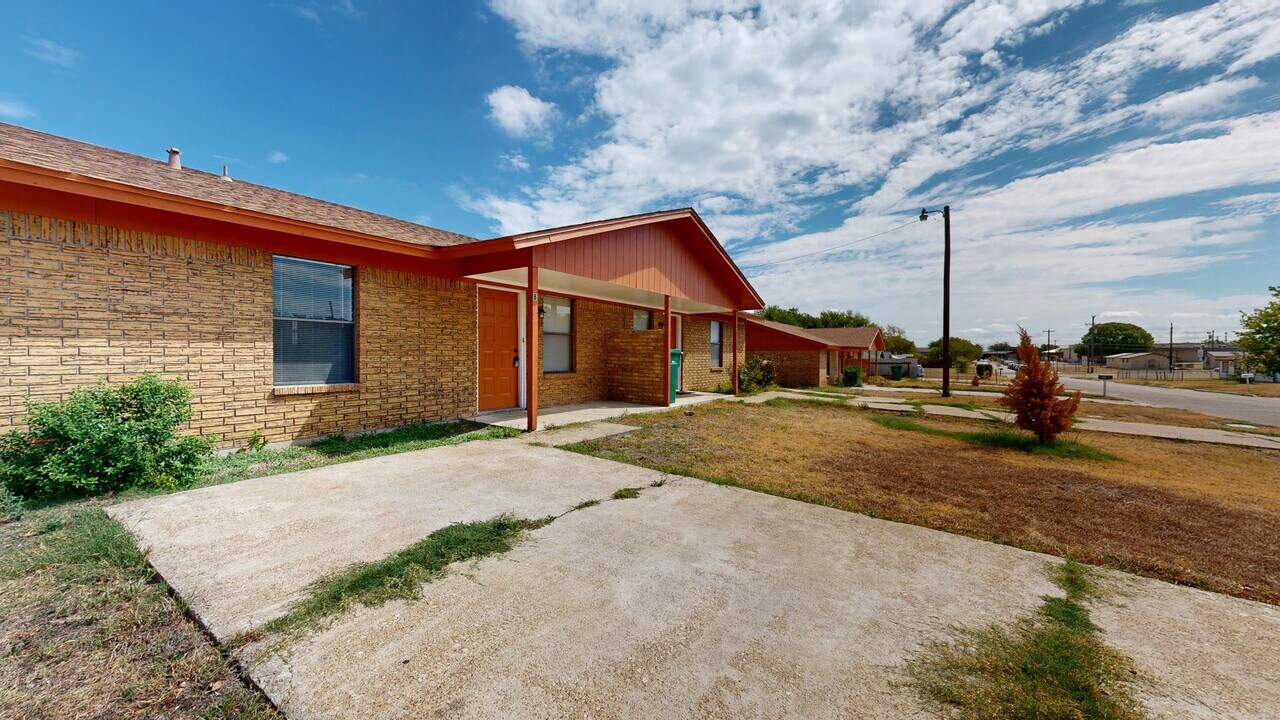211 W Dove Ln in Harker Heights, TX - Building Photo