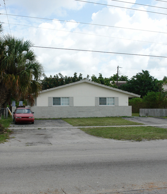 5811 NW 15th St in Fort Lauderdale, FL - Building Photo - Building Photo