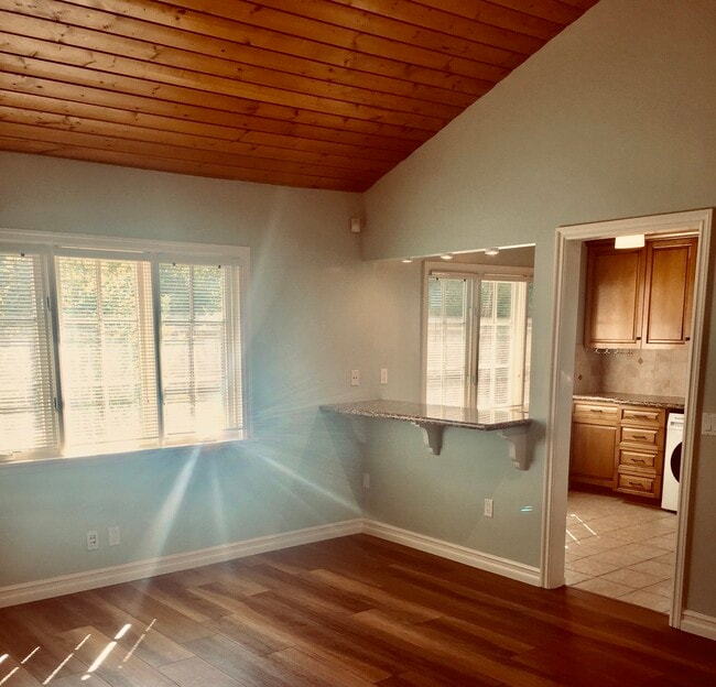 23211 Mariano St, Unit Guesthouse in Los Angeles, CA - Foto de edificio - Building Photo