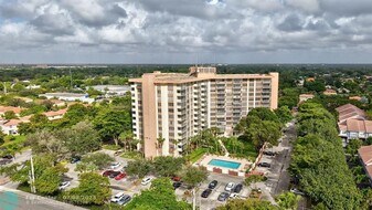 10777 W Sample Rd in Coral Springs, FL - Building Photo
