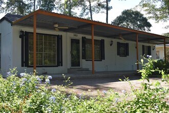302 Arrowhead Dr in Montgomery, TX - Building Photo - Building Photo