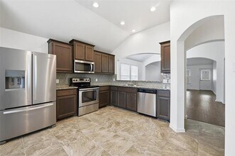 10844 Live Oak Creek Dr in Fort Worth, TX - Building Photo - Building Photo