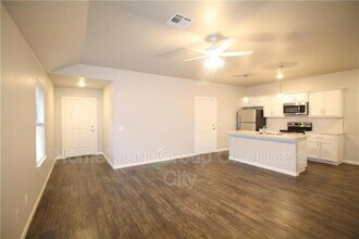 11506 Keystone Cir in Oklahoma City, OK - Building Photo - Building Photo