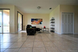 10132 NW 7th St in Miami, FL - Building Photo - Building Photo